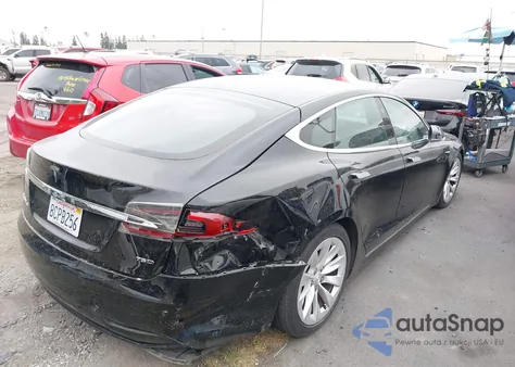 2018 Tesla Model S 100D/75D/P100D z USA, uszkodzony, nr VIN 5YJSA1E28JF266701